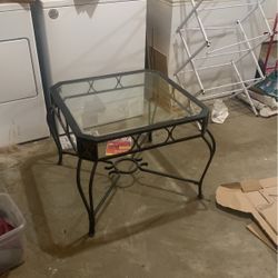 2 End tables Set