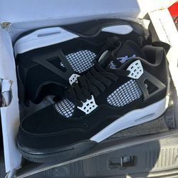 Black and white retro 4s