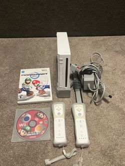 Wii/ 2 games/ two controllers w/new batteries