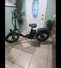 Up 80 miles distance 1800 watts peak power 30amp battery