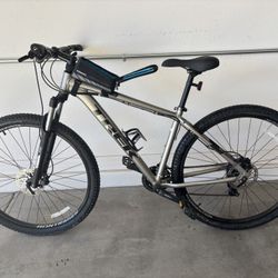 Trek Marlin 5 - 29er Mountain Bike