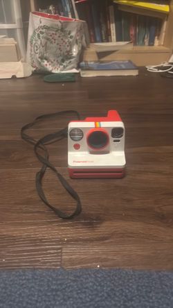 Polaroid Now Instant Camera Red and White