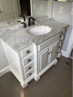 Marble vanity w sink
