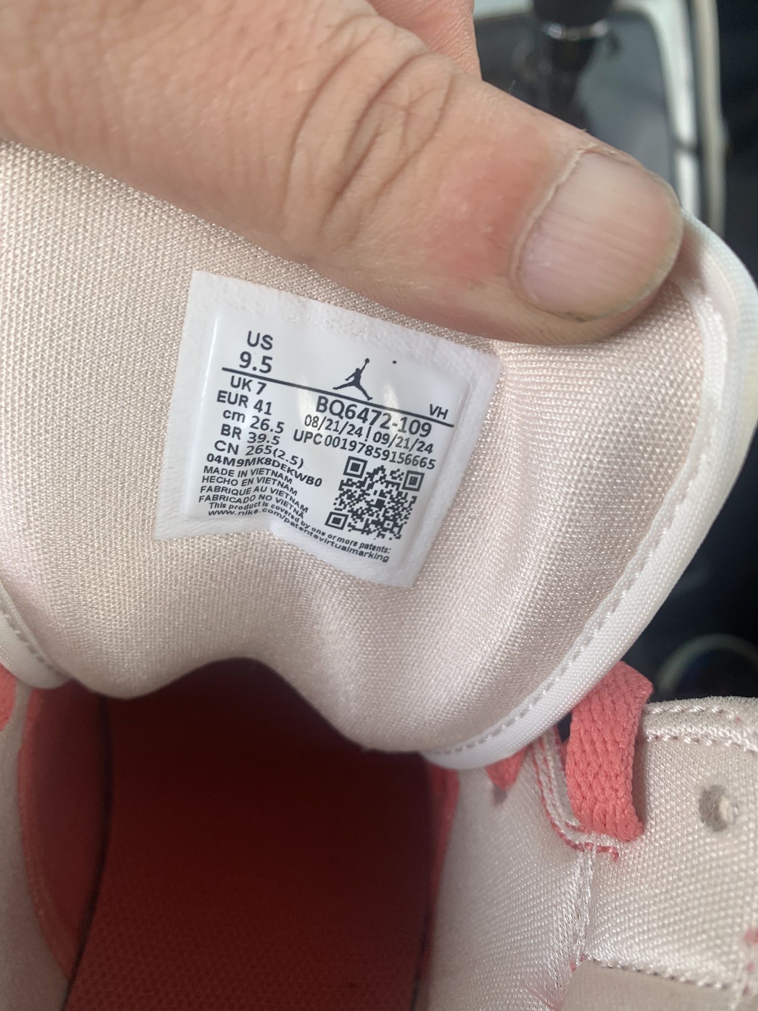 Air Strawberries and Cream 9.5