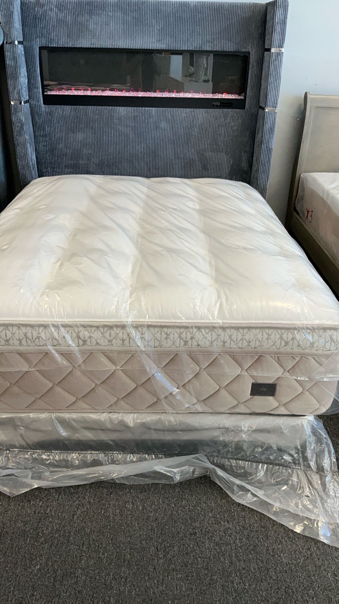 New Clearance Chatham & Wells Queen mattress