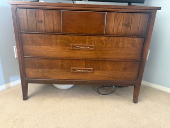 Medium size dresser