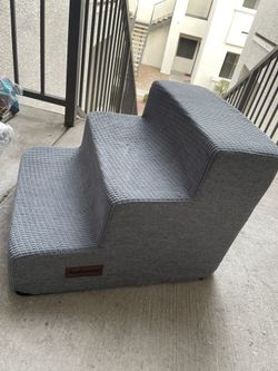 aodisman Grey Dog Steps