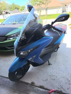Kymco X-Town 300 Scooter