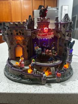Lemax Spooky Town Halloween Party released in 2008. Working and comes with original box