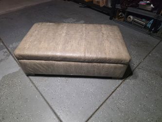 Coffee table/stoarge