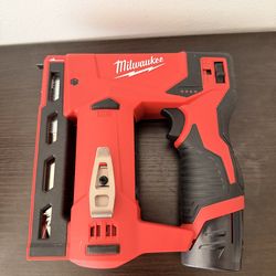 Milwaukee m12 staple gun