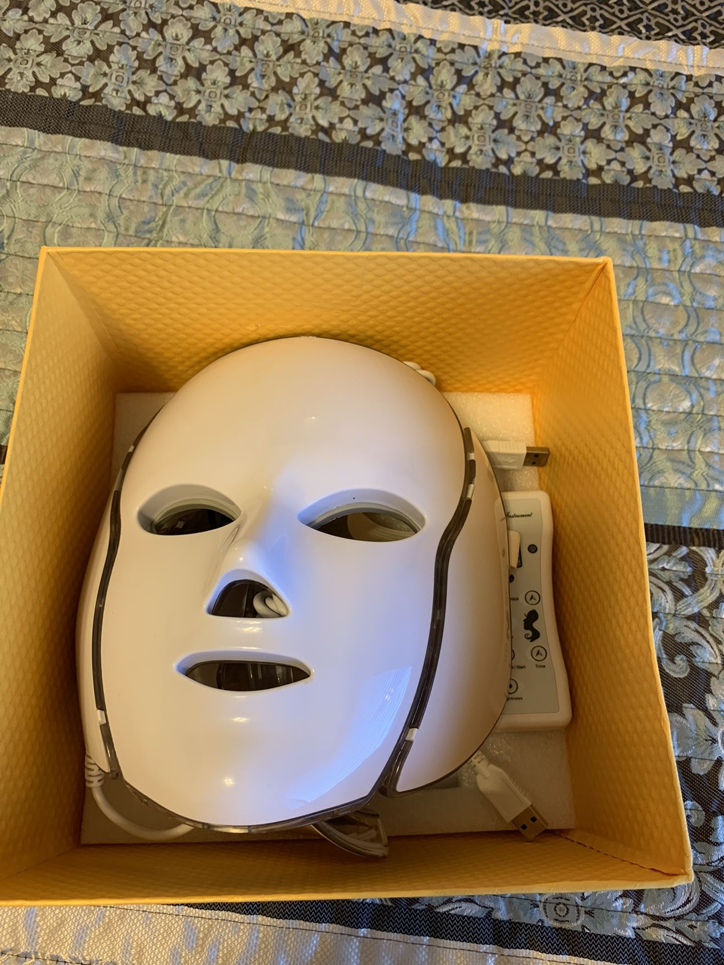 LED Beauty Treatment Face Mask