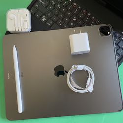 Apple IPad Pro 12.9” 4th Generation (2020 Model/ Face ID/Liquid Retina) 128GB with pen, keyboard case & Accessories 