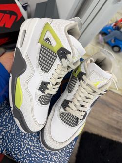 Original Jordan 4’s - size 5.5Y