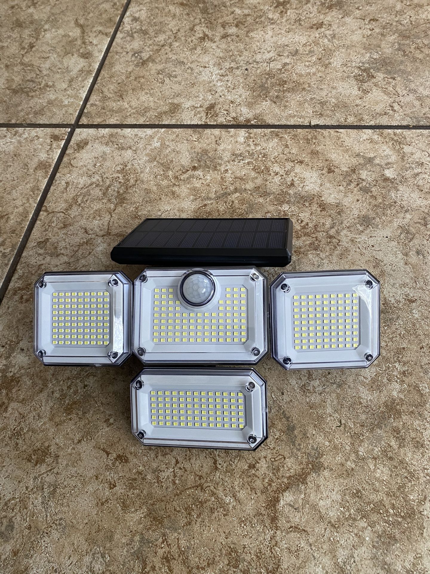 Brand New Solar LED Light With Motions Sensors / Remote Control
