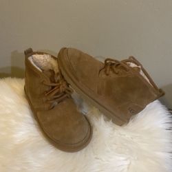 LITTLE BOYS UGG BOOTS SIZE 1 