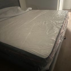 Brand New King Size Mattress For Sale. New In Box  14inch