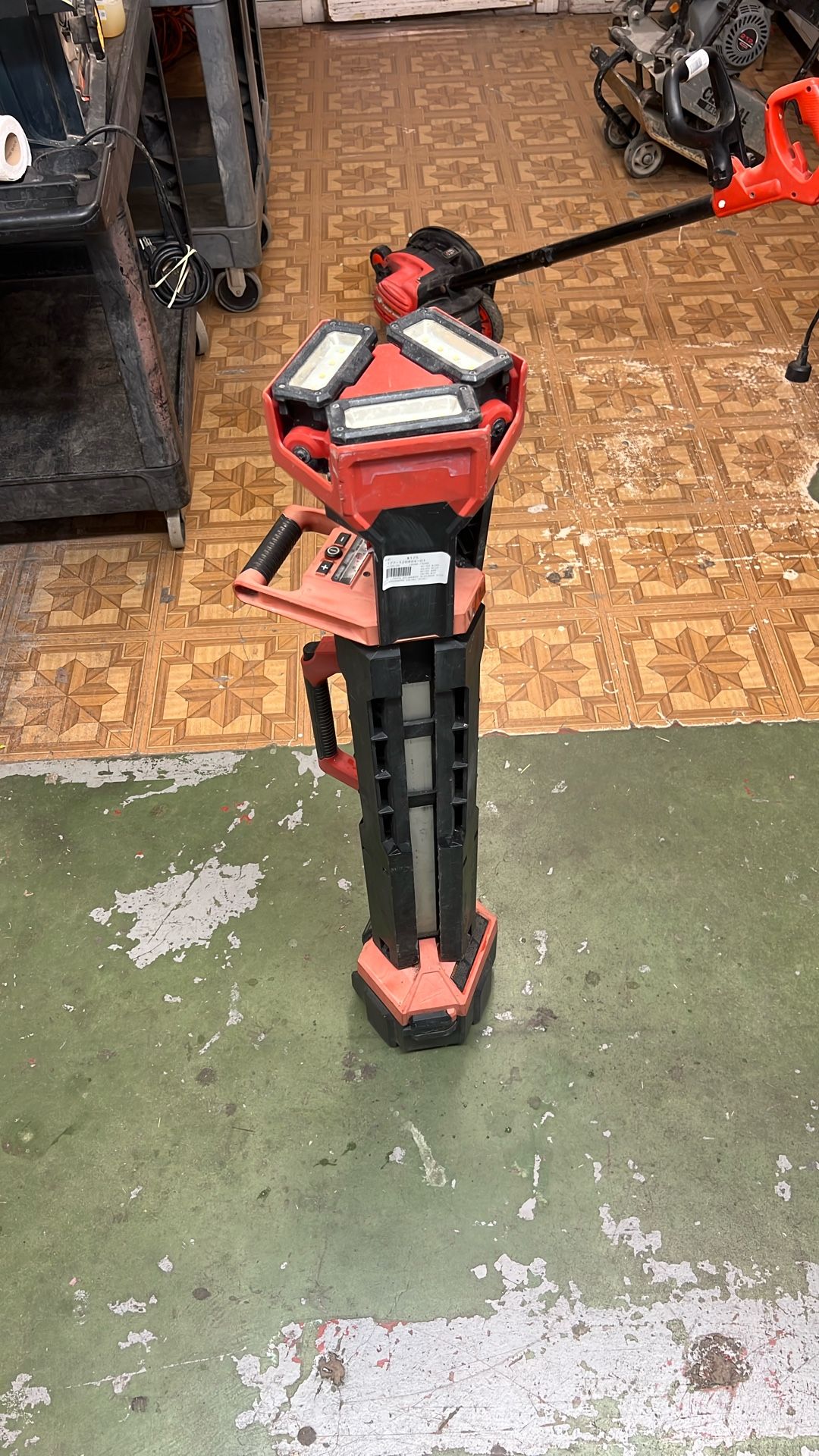 Milwaukee Shop Light W/ Battery