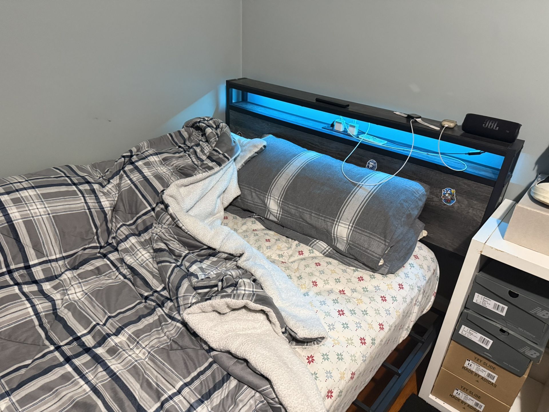 full bed that comes with bed and led chargeable metal frame