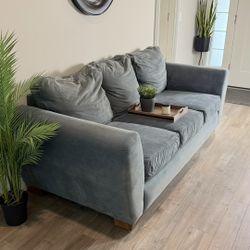 Couch (FREE Delivery!🚚)