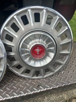 Mustang Hubcaps