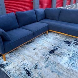 Free Fast Delivery Today. Beautiful Like New Sectional Couch Sofa From Macy's Collection. No Rips Or Stains. Clean.