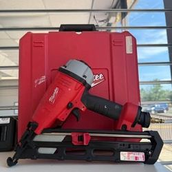 Milwaukee pneumatic Framing Nailer 7140-21