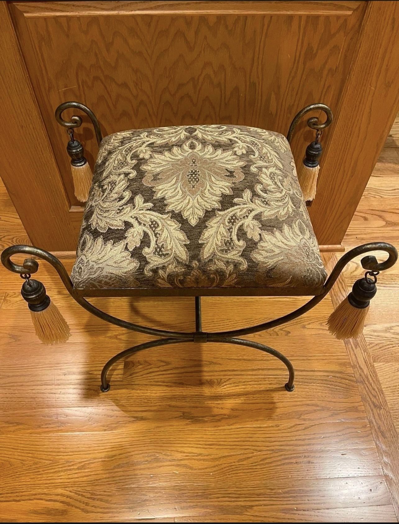 90s Vintage Powell Upholstered Hollywood Regency Vanity Bench With Tassels
