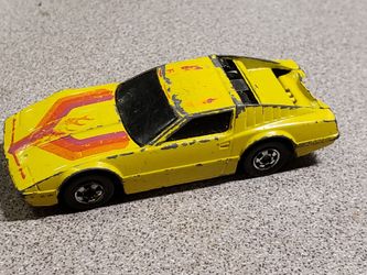 1983 Hot Wheels CRACK-UPS / Yellow Flame Hatchback Hatch Popper
