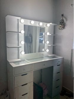 Vanity mirror