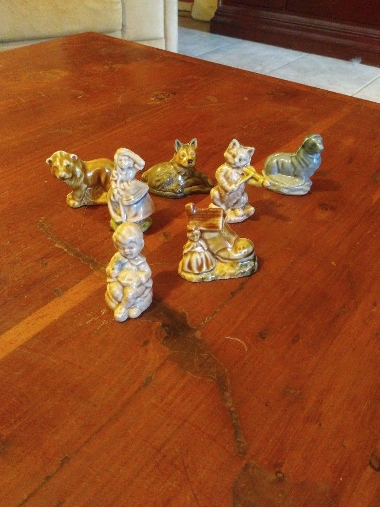 Wade Miniatures - 7 Pcs.