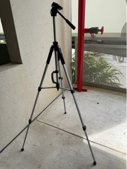 Camera tripod