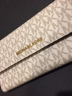Micheal Kors wallet