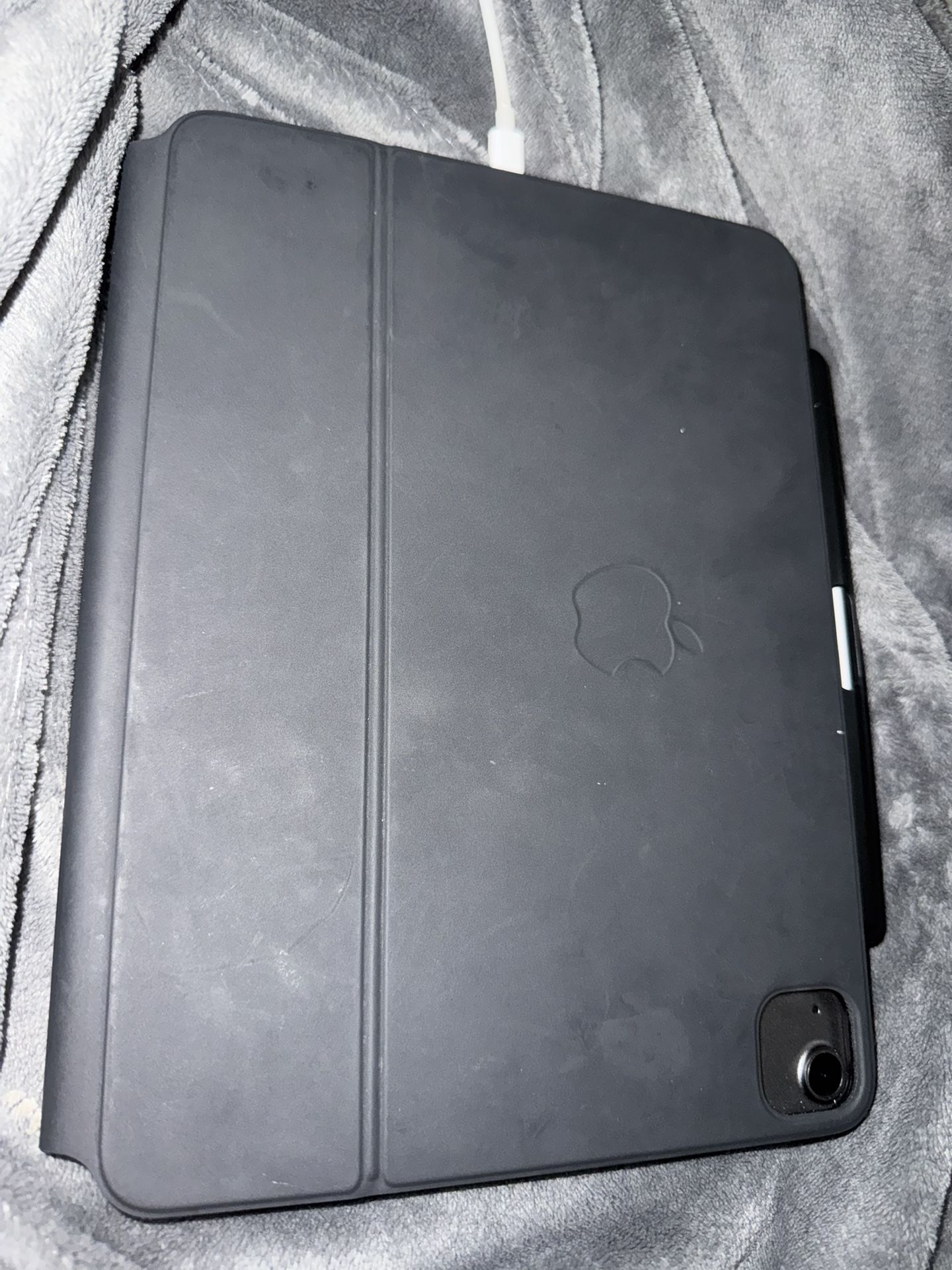 iPad Air (5th Generation) Bundle