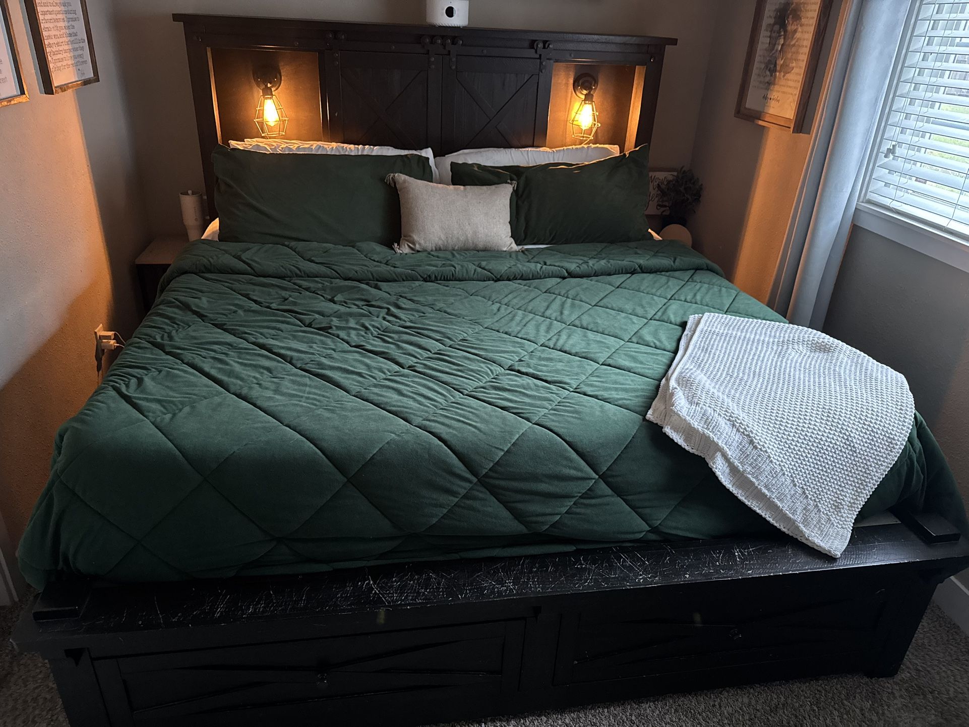 King Farmhouse Wood Storage Bed