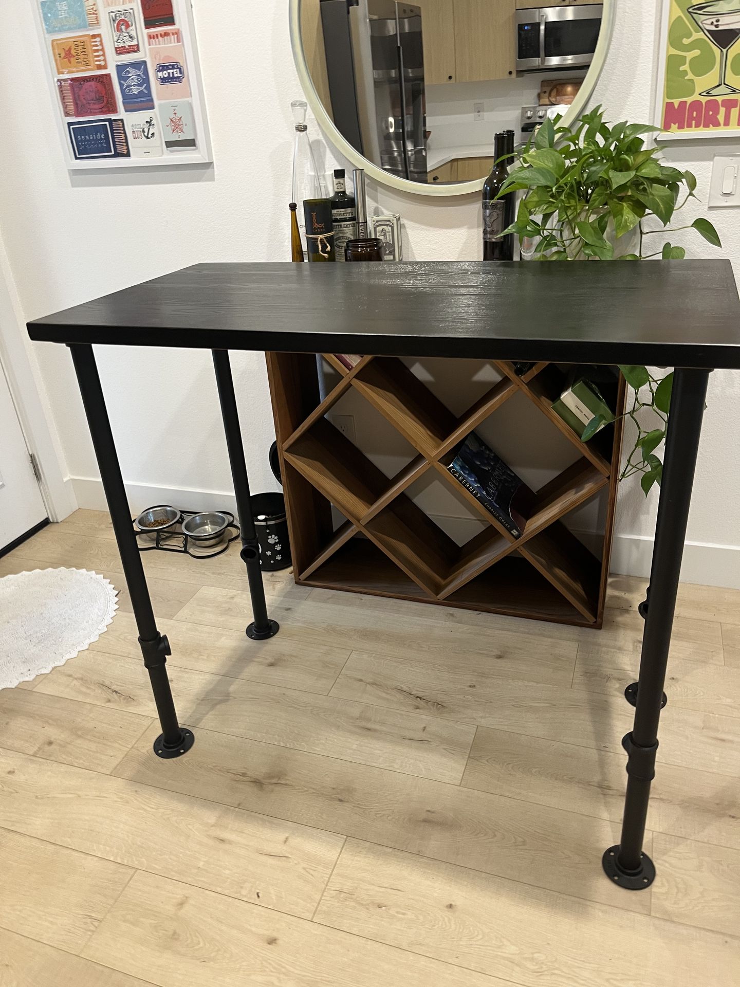 Black Bartop Table