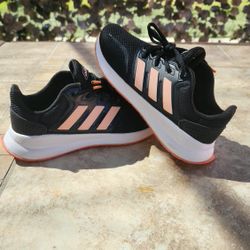 Addidas Tennis Shoes In New Condition 