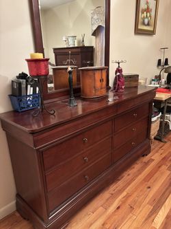 Mahogany dresser and mirror