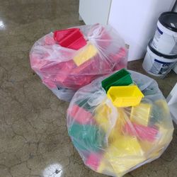 Plastic small container 