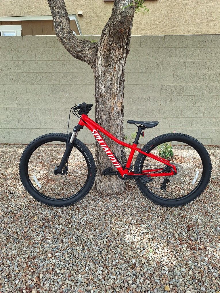 SPECIALIZED ROCKHOPPER SPORT 26 INCH MOUNTAIN BIKE LIKE NEW ( CHECK MY OTHER BIKES)