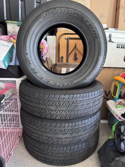 Bridgestone Dueler H/T 685 All Season 245/75R17 112T Light Truck Tire