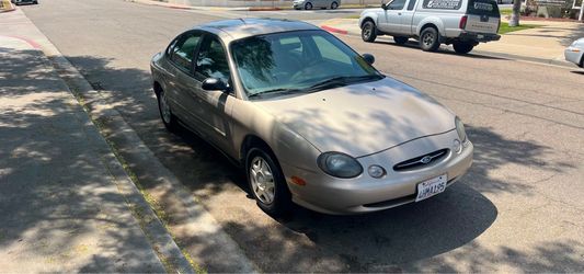 1999 Ford Taurus