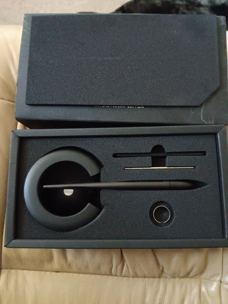 Novium HOVERPEN 2.0 Interstellar Edition Ballpoint Pen (Space Black)