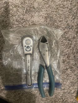 Snap on tools 3/8 ratchet and pliers for parts
