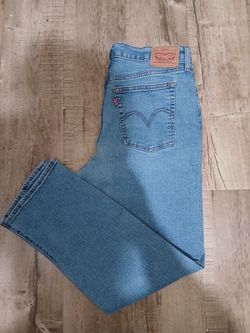 Levis jeans for women size 32 in excellent condition clean