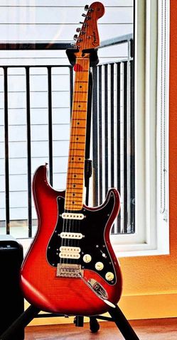 Fender Stratocaster guitar HSS 2022