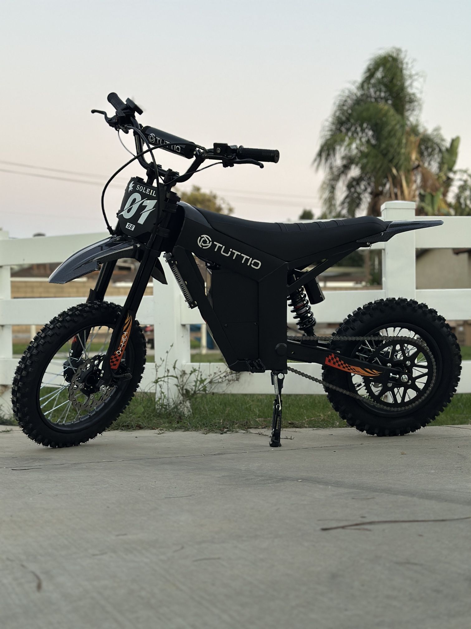 Tuttio SE Black Edition – 2000W Electric Dirt Bike • 37 MPH • Dual Suspension • Long Range