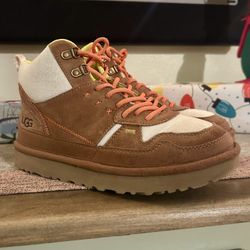 Ugg Women’s Hiking Boot, Size 7