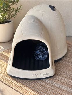 Petmate Indigo Igloo Dog House