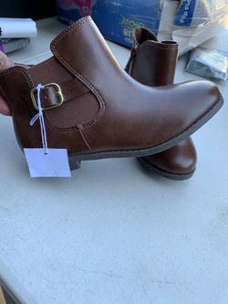 Brandnew toddler boots size 12
